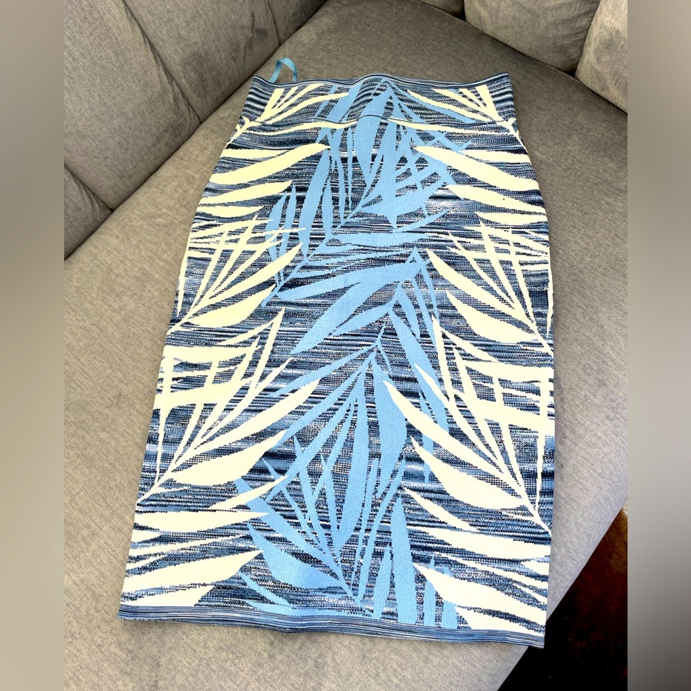 Bcbg bandage fitted skirt like new XS